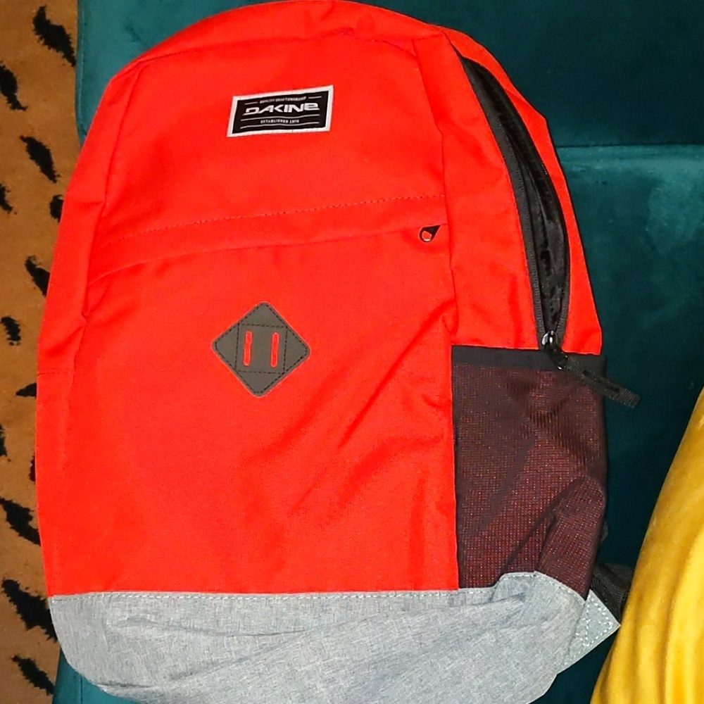 NWT Dakine Backpack 21L